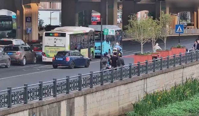 球速体育官网“警医联动” 跑出救济 “加快率”(图1)