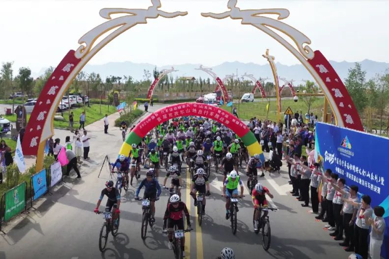 体育装备2025年中国自行车活动骑游大会（山系列）暨中国·新疆拜城首届克孜尔山地(图1)