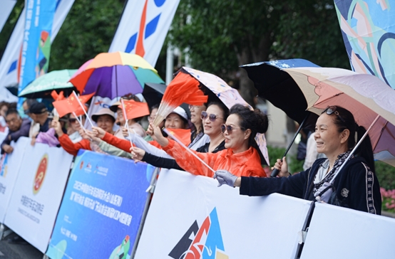 球速体育app2025中国自行车活动骑游大会暨天山木垒首届KOM爬坡赛举行(图3)