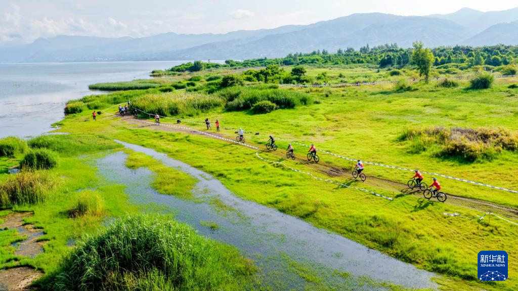 球速体育官网2025丽山河地自行车赛程海站开赛_新华社(图2)